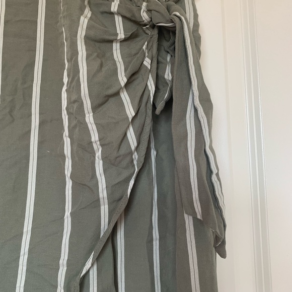 H&M faux wrap skirt - Picture 3 of 3